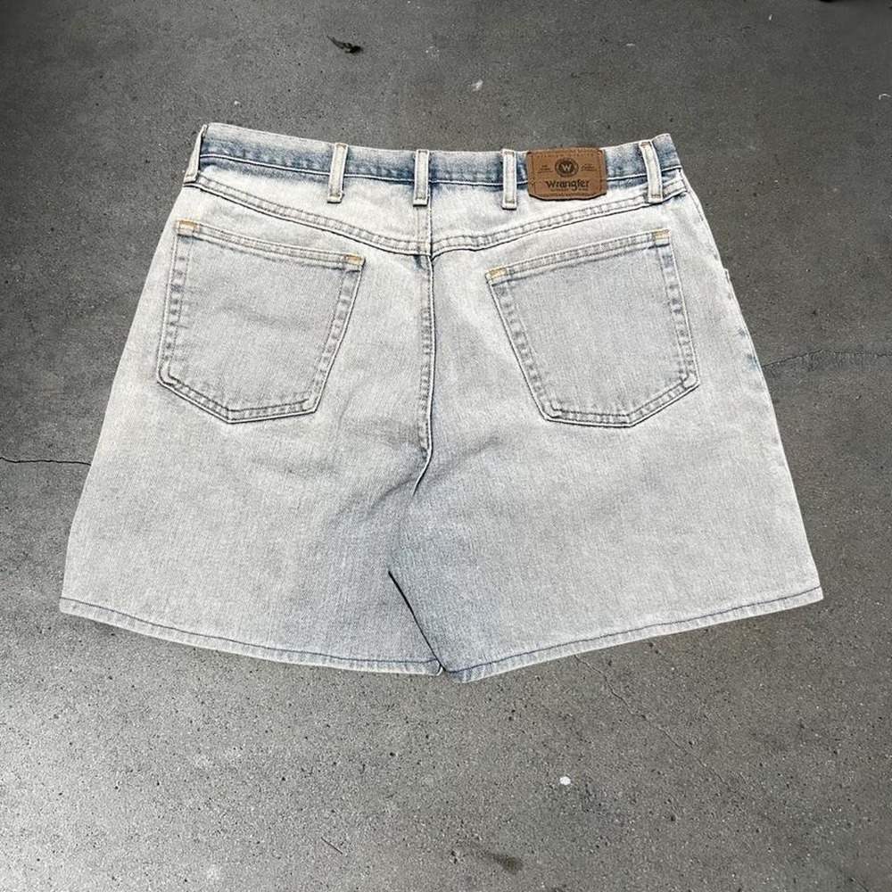 Vintage Wrangler light wash essential denim jean shorts jorts Size 36
